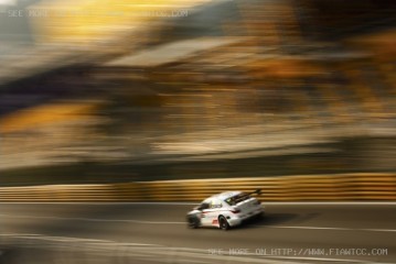 WTCC: López se quedó con la última pole de la temporada