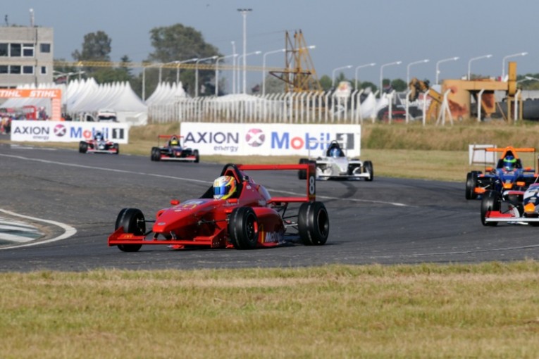 Fórmula Renault 2.0: la primera fue para Moggia