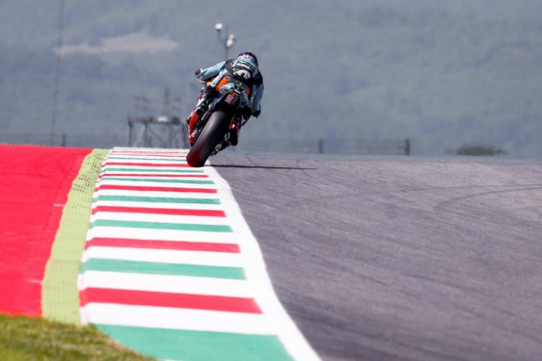 Moto 2 / Mugello: Sam Lowes domina los libres
