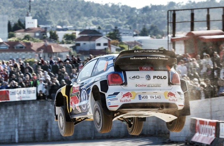 Rally Mundial: Mikkelsen arrancó con el pié derecho en Portugal