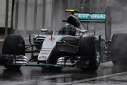 Fórmula 1: Rosberg logra la Pole en una pista muy delicada por la lluvia