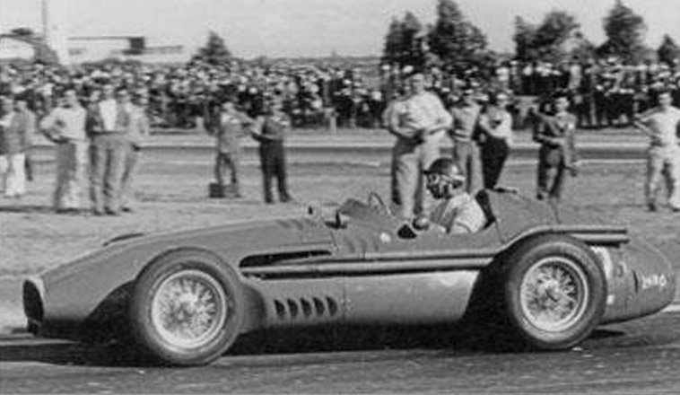 13 de Enero de 1957, Fangio y Menditeguy hacian podio en Argentina