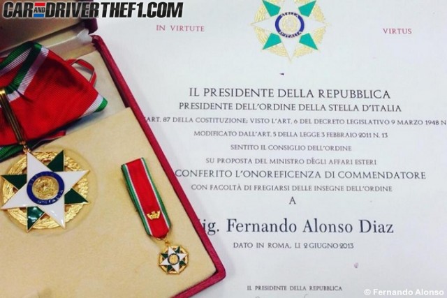 Fernando Alonso recibe la condecoración de ‘Commendatore’ de parte de Italia