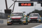 WTCC: Bennani ganó y «Pechito» estuvo complicado por la lluvia