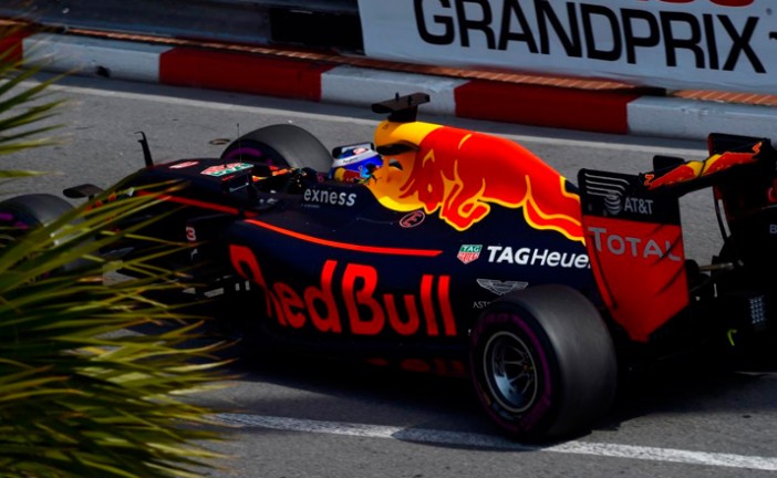 Fórmula 1: Ricciardo amenaza a Mercedes en los Libres 2