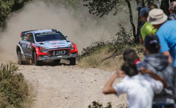 WRC: Latvala recorta distancias con el líder Neuville
