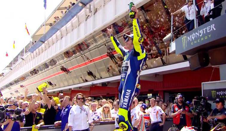 MotoGP: Rossi vence en Cataluña, tras un duelo épico con Márquez