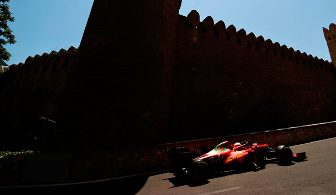 Fórmula 1: Leclerc hace pole en una accidentada clasificación en Bakú