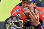 MotoGP: Aleix Espargaró remontó y superó al campeón en la última vuelta