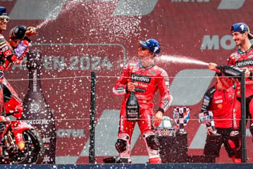 MotoGP: Bagnaia arrasa en Assen y mete presión a Martín