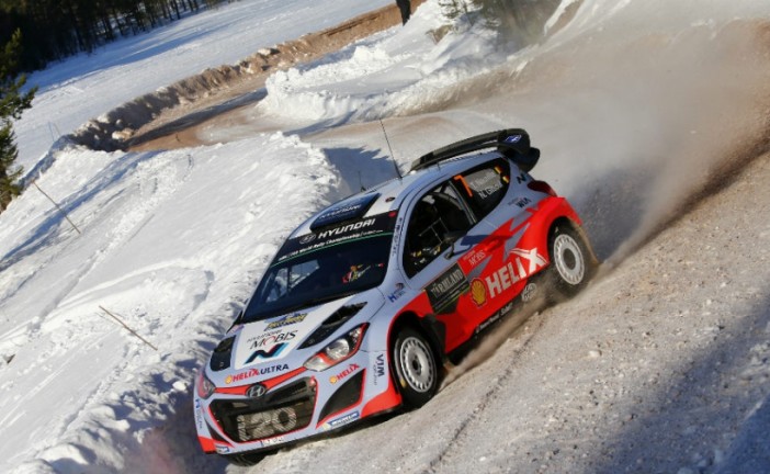 WRC: Neuville es nuevo líder