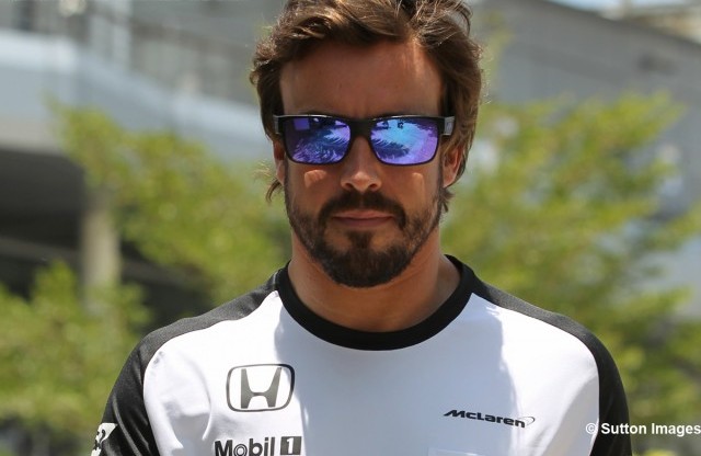 F1: Alonso asegura que fue un fallo de dirección lo que le hizo irse contra el muro