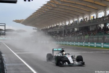 F1 Qatar: Hamilton se lleva la pole con lluvia y todo