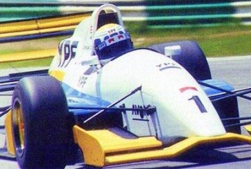 En Silverstone 1994 el «Jose» Di Palma hacia flamear la bandera en la Fórmula 2 Británica