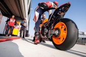 MotoGP: Valentino Rossi sufre una caída durante los test con los neumáticos Michelin