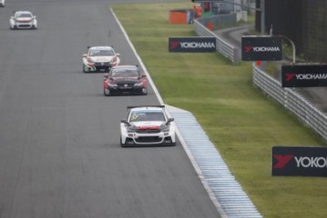 WTCC: «Pechito» López y Monteiro triunfan en Japón