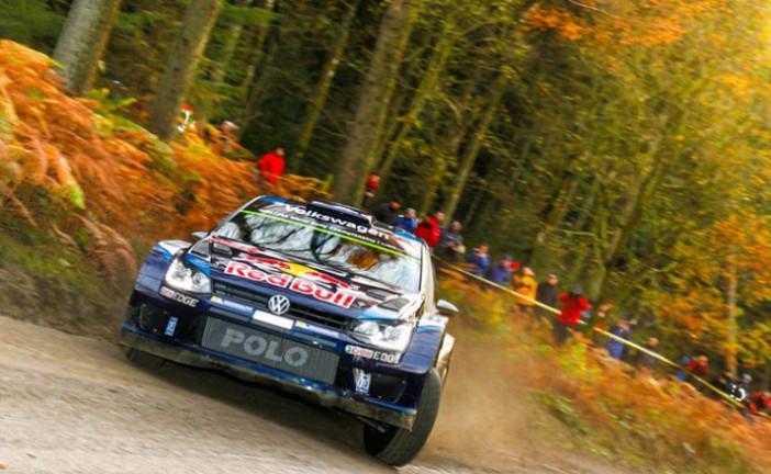 WRC: Ogier se detiene y cede tiempo en Gales