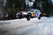 WRC: Ogier sigue adelante a pesar que la nieve lo puso en apuros