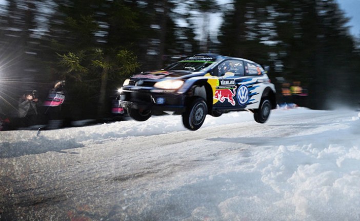 WRC: Ogier sigue adelante a pesar que la nieve lo puso en apuros
