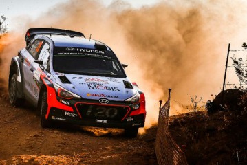 WRC: Neuville tomó el liderazgo en Italia
