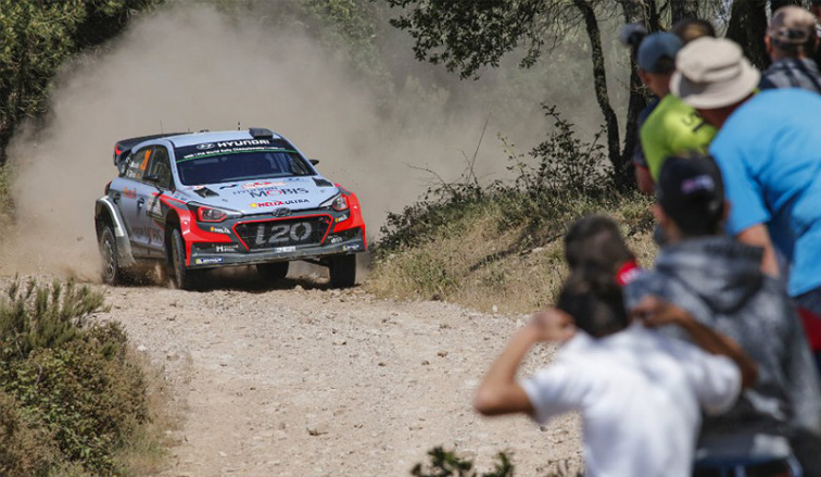 WRC: Latvala recorta distancias con el líder Neuville