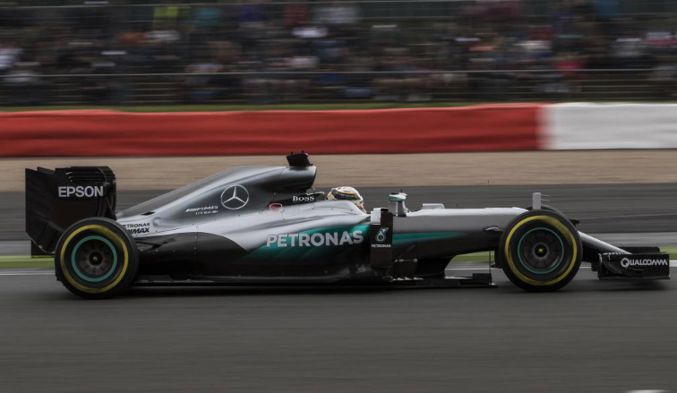 Fórmula 1: Hamilton logra una pole de infarto en Silverston