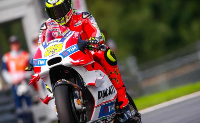 MotoGP: Ianone le arrebató la pole a Valentino Rossi