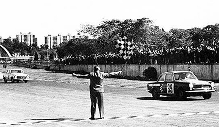 17 de agosto de 1969, «Lole» Reutemann ganaba en el Turismo Anexo J