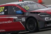 WTCC: Aplastante victoria de «Pechito» López en la carrera principal