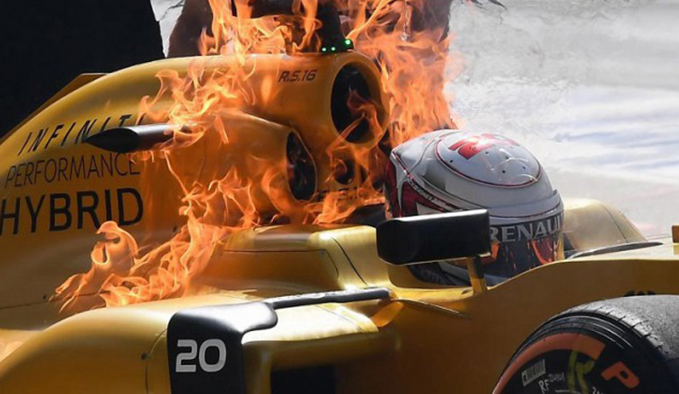 Fórmula 1: Renault interrumpe los Libres 1 de Malasia con un incendio sin precedentes