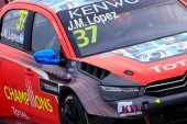WTCC: Tarquini gana y «Pechito» complicado en la carrera inicial