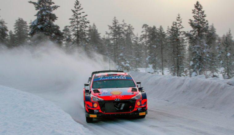 WRC: Ott Tanak arrasó en la jornada del viernes