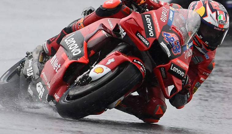 MotoGP: En los Países Bajos, Miller baila en la lluvia