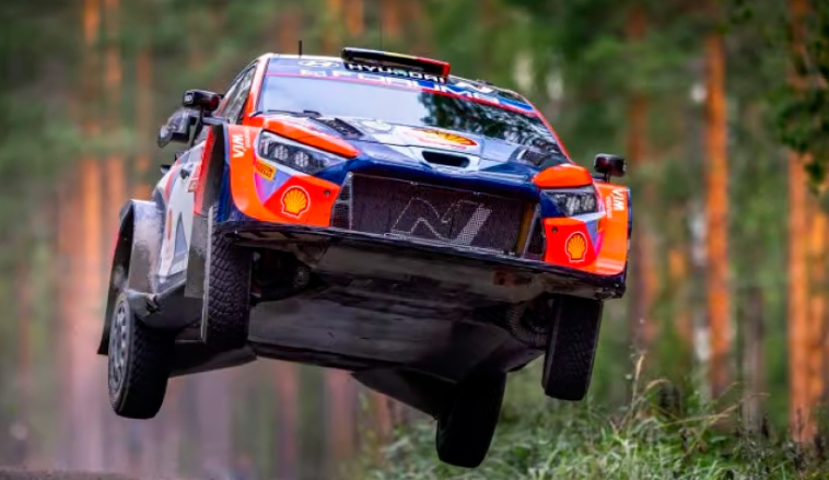 WRC: Neuville manda en Finlandia