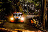 WRC: Neuville rompe el turbo y Evans toma el mando