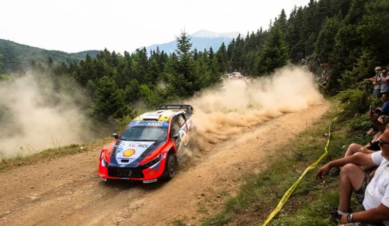 WRC: Tanak arrasa en el Acrópolis y el campeonato se pone al rojo vivo