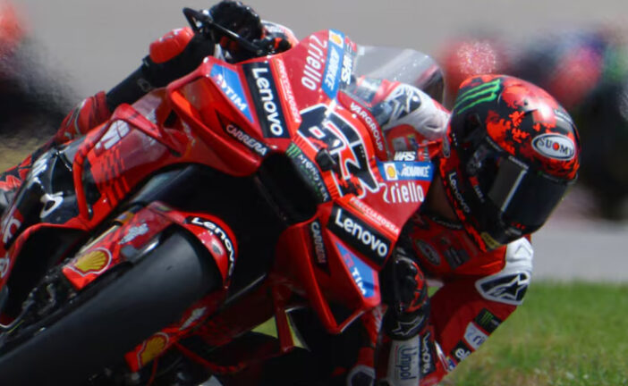 MotoGP: Pole de Pecco gracias a una caída de Márquez