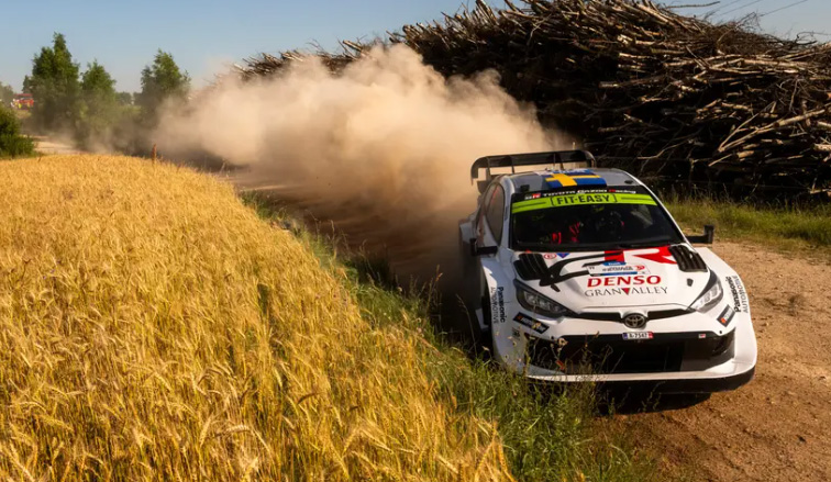 WRC: Solberg da la sorpresa y gana por primera vez