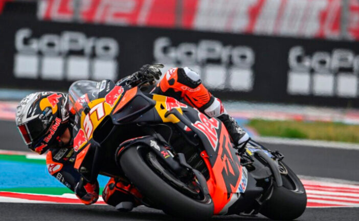 MotoGP: Acosta sorprende a Marc Márquez y Bagnaia sigue con su calvario