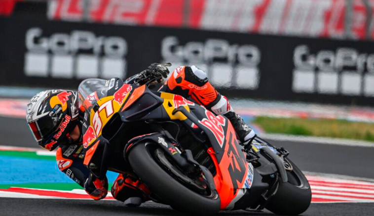 MotoGP: Acosta sorprende a Marc Márquez y Bagnaia sigue con su calvario